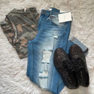 KanCan Mid Rise Distressed Ankle Skinny’s